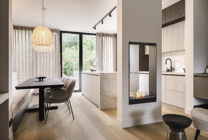 Voorbeeld van een doorkijkhaard met Xaralyn brander L met inbouwprofiel foto: Studiozuyd