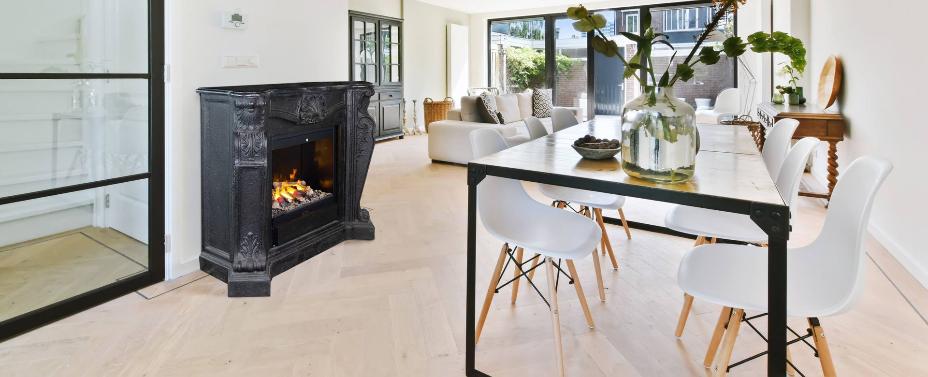 vrijstaande haard interieur in woonkamer